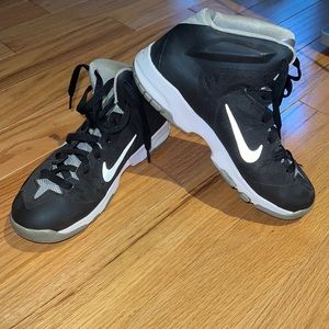 Nike Black and white basketball sneakers size 6Y (7.5 woman)